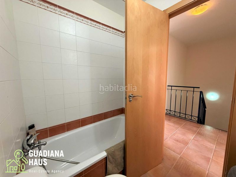 Foto 852b8fd1-8825-4ae0-ad13-5a0072dc513b. Casa adossada a avenida rosalia de castro 5 a Costa Esuri Ayamonte