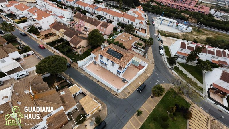 Foto 1650f51f-2ae3-4457-a6a6-ecdfdb0fcb66. Xalet amb aparcament piscina a Urbasur Islantilla
