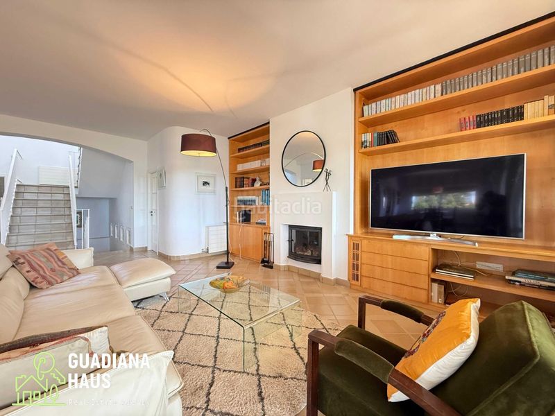 Foto 5a7ae638-102d-413a-9585-56bc2bc68e88. Casa aparellada a avenida gavilanes de los 67 a Isla Canela Ayamonte