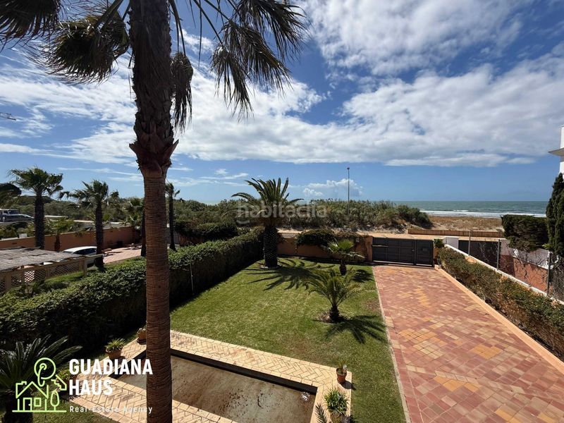 Foto c27a9c60-7a8a-445c-a737-797f96a27f67. Casa aparellada a avenida gavilanes de los 67 a Isla Canela Ayamonte
