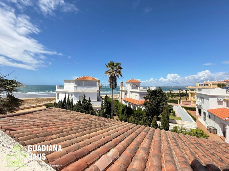 Foto c330e5b9-2846-4b17-a3b9-08b9682a345a. Casa aparellada a avenida gavilanes de los 67 a Isla Canela Ayamonte