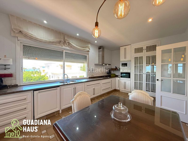 Foto f4af83ce-5177-442d-b7f4-0a7e122f22ad. Casa aparellada a avenida gavilanes de los 67 a Isla Canela Ayamonte