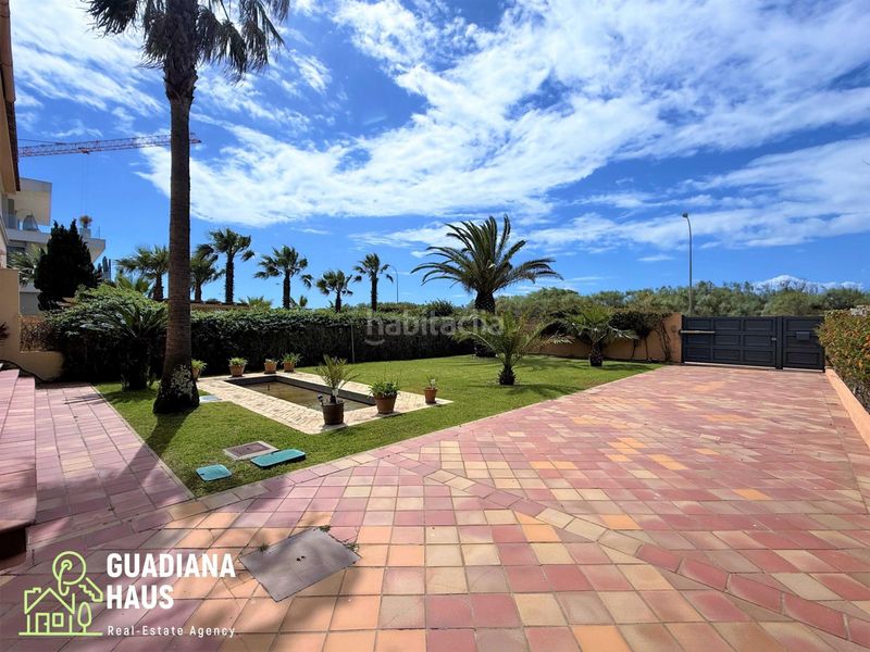 Foto fd55c78e-1b94-4ea6-aa94-207ae183f000. Casa aparellada a avenida gavilanes de los 67 a Isla Canela Ayamonte