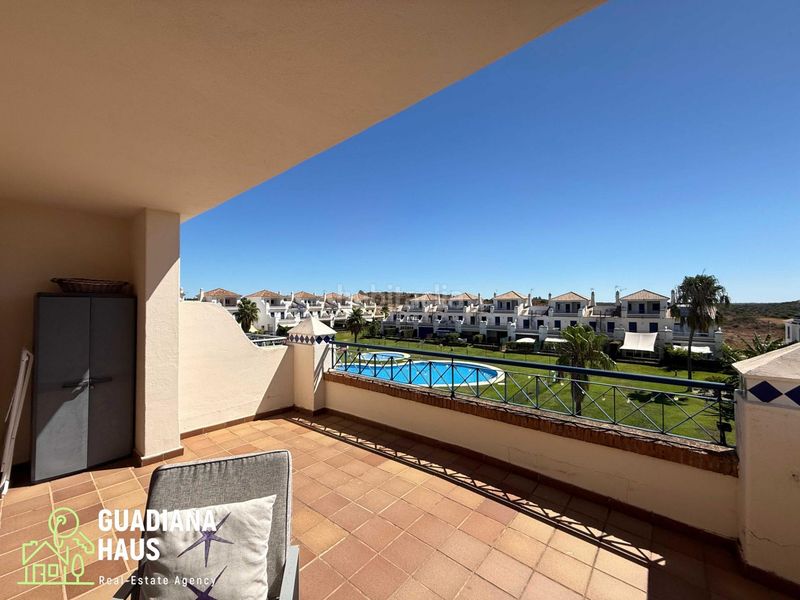 Foto 00a747ed-97fc-4c5e-b373-72af60ed2ec6. Casa adossada a avenida rosalia de castro 5 a Costa Esuri Ayamonte