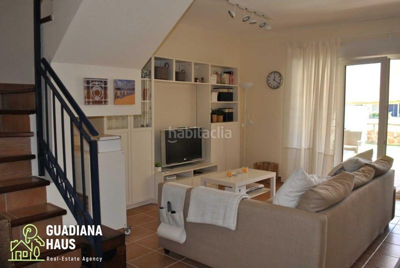 Foto 1ddde078-2a38-4fc1-a15d-405861260757. Casa adossada a avenida rosalia de castro 5 a Costa Esuri Ayamonte