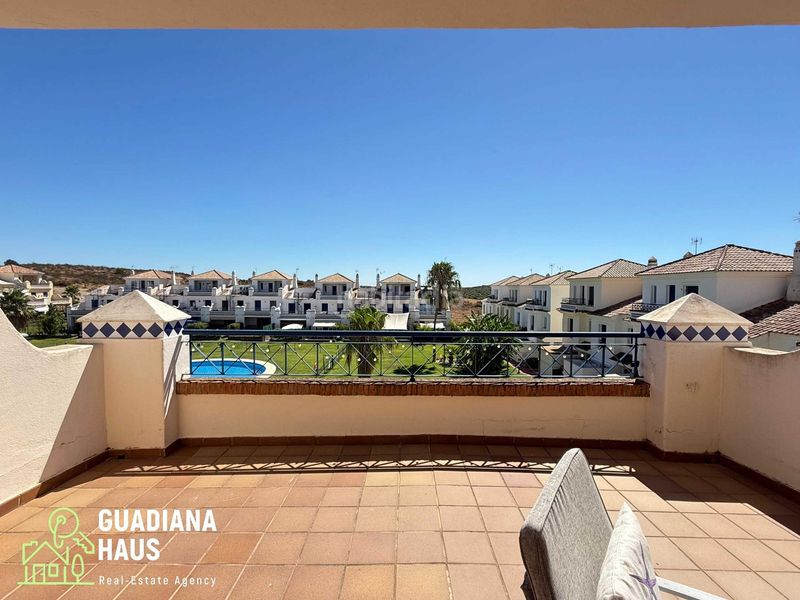 Foto 77e65a75-388d-4953-8ce5-a4046901b4c1. Casa adossada a avenida rosalia de castro 5 a Costa Esuri Ayamonte