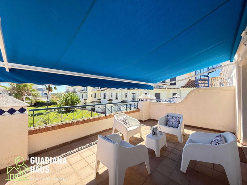 Foto a0c7cee0-ae52-445a-a829-61f35b523d59. Casa adossada a avenida rosalia de castro 5 a Costa Esuri Ayamonte