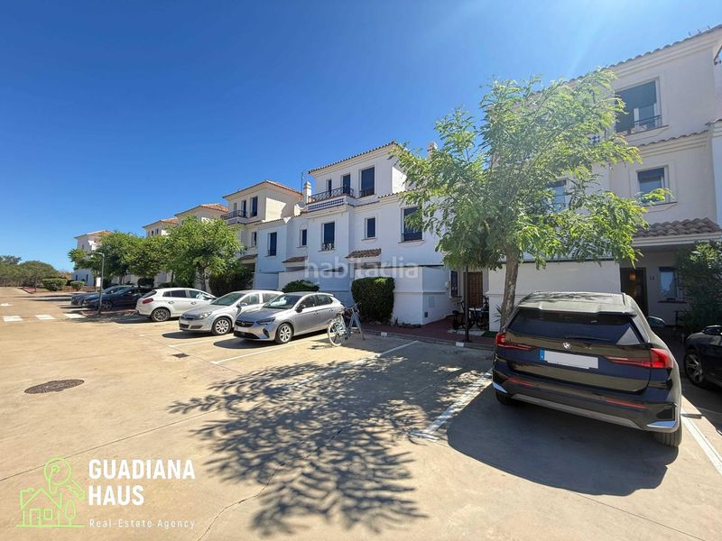Foto afc58302-e54c-4a34-971d-3d2296936d2e. Casa adossada a avenida rosalia de castro 5 a Costa Esuri Ayamonte