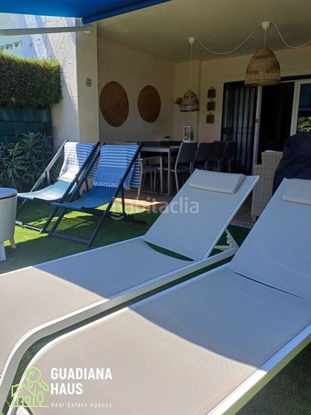 Foto cc2a284c-c554-499e-bccb-7aa8dda8711f. Casa adossada a avenida rosalia de castro 5 a Costa Esuri Ayamonte