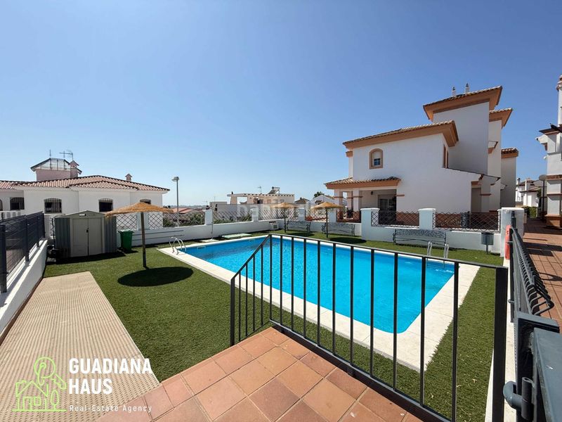 Foto f744ba80-6b1f-44ce-bcaa-d738d1f334b6. Casa aparellada a sauces de los 44 a Ayamonte ciudad Ayamonte