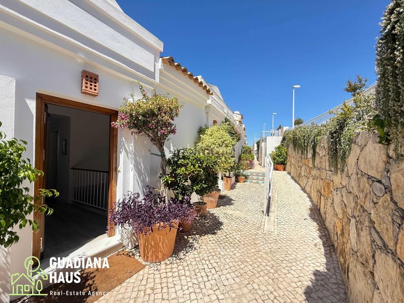 Foto 979fe118-b9fa-485b-804e-bb6df507b0b6. Casa adossada amb calefacció aparcament piscina a Ayamonte