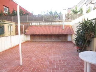 Affitto Appartamento  Carrer de caballero. Piso con terraza de 50 m² y balcón, soleado. parking opcional