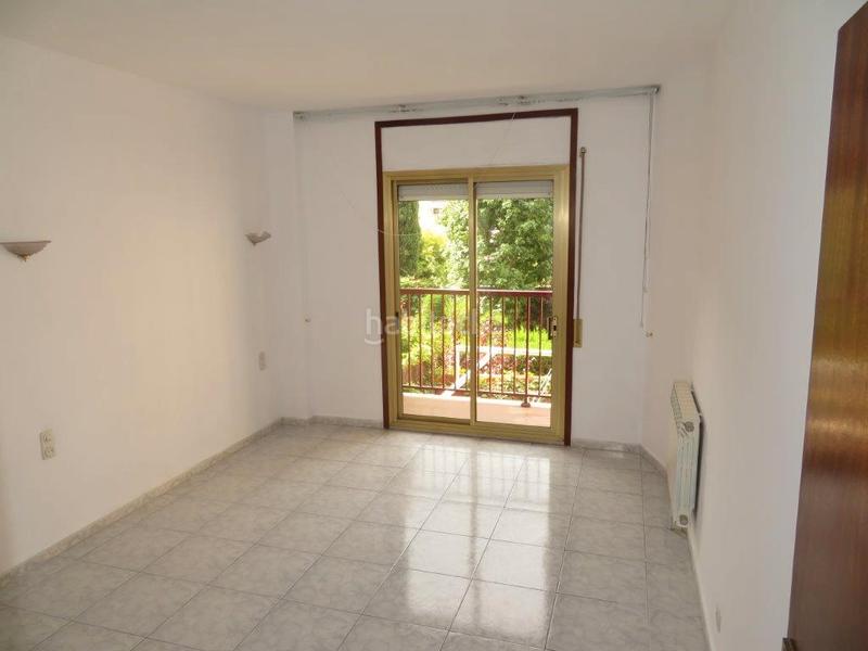 Foto 041c7c92-ee33-4b50-adf6-43599eee1a94. Pis amb xemeneia calefacció aparcament a Putget - Farró Barcelona