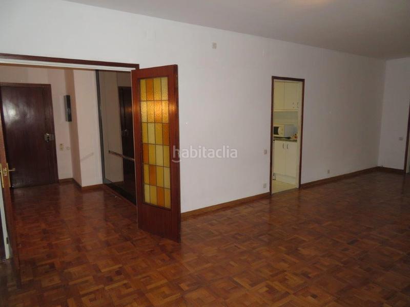 Foto 0a27d182-34ac-4df0-af40-ba4c6885c363. Pis amb xemeneia calefacció aparcament a Putget - Farró Barcelona