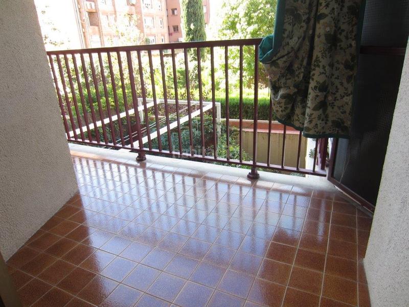 Foto 0ebf5bef-0953-42c4-a613-3ae758522589. Pis amb xemeneia calefacció aparcament a Putget - Farró Barcelona