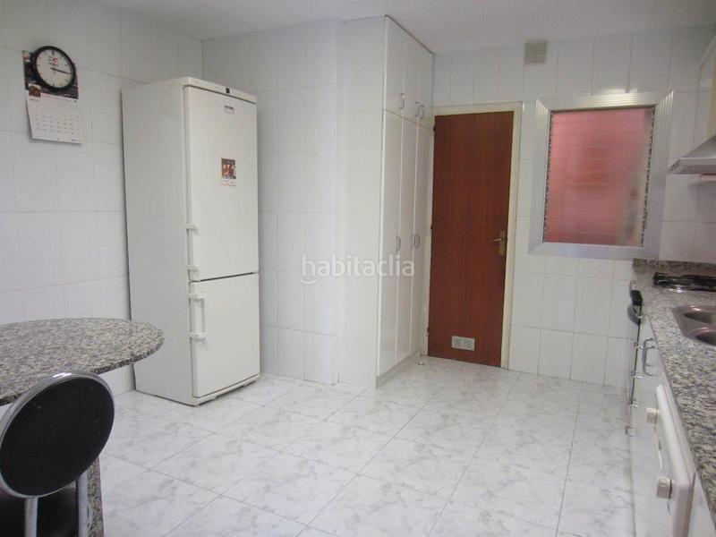 Foto 136b0643-f400-4dfe-9370-c5db1a37d726. Pis amb xemeneia calefacció aparcament a Putget - Farró Barcelona