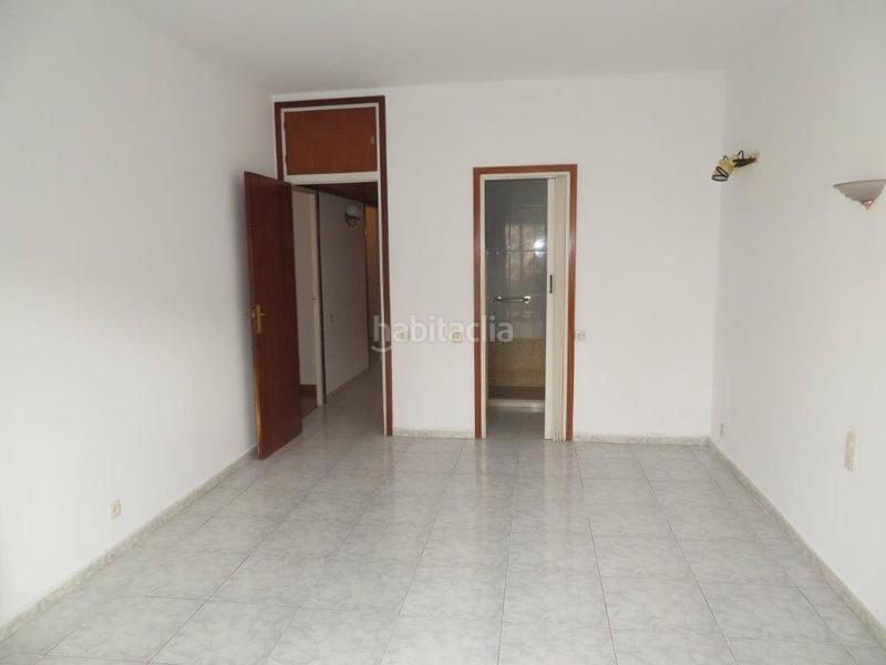 Foto 55b20dad-e76f-4fe3-be7e-f1bc8dfad526. Pis amb xemeneia calefacció aparcament a Putget - Farró Barcelona