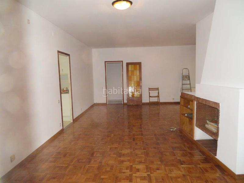 Foto 61cf7cd4-ed32-425a-97c5-44c61d12cd1d. Pis amb xemeneia calefacció aparcament a Putget - Farró Barcelona