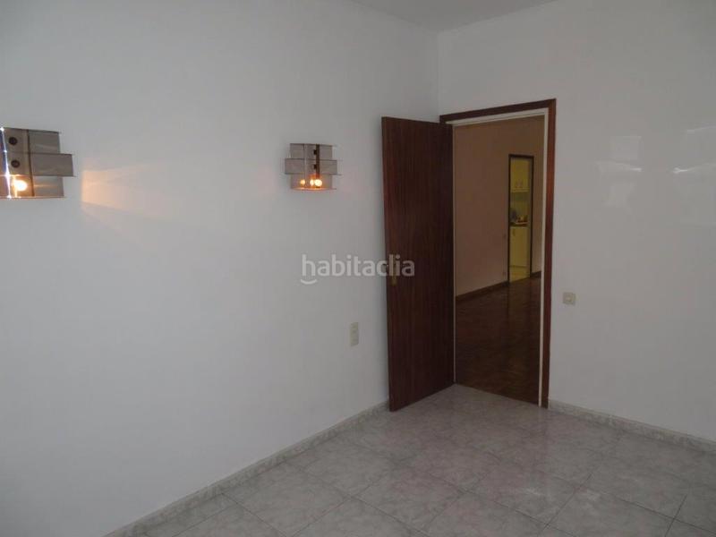 Foto 717b6b4a-3e82-46d8-9d01-2fef279e76fe. Pis amb xemeneia calefacció aparcament a Putget - Farró Barcelona