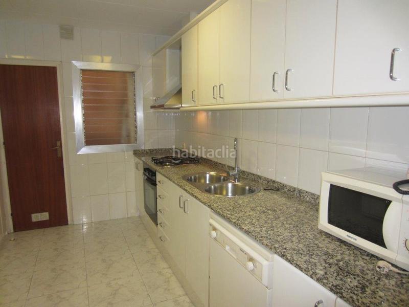 Foto 855aeb2a-ed40-4e7e-b013-5f6c8b361a40. Pis amb xemeneia calefacció aparcament a Putget - Farró Barcelona