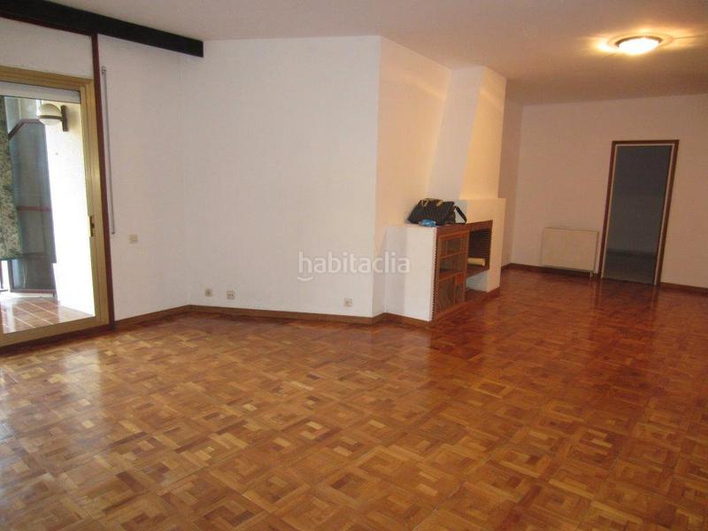 Foto f6d1de94-26a3-42e3-a285-c78be7dfe9cd. Pis amb xemeneia calefacció aparcament a Putget - Farró Barcelona