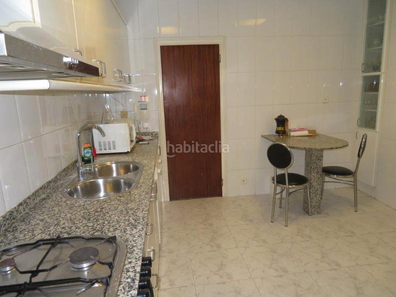 Foto fb0d047b-2e89-433d-9097-7903482d4e82. Pis amb xemeneia calefacció aparcament a Putget - Farró Barcelona