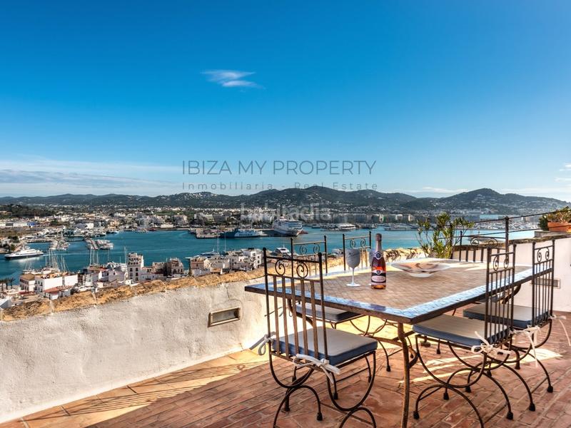 Foto 0d2b0208-005e-4972-b101-df33a288c363. Ático prestigioso ático dúplex en venta en dalt vila en Ibiza
