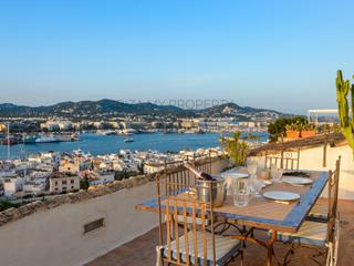 Rent Penthouse  N/a. Prestigioso ático dúplex disponible para la temporada de verano.