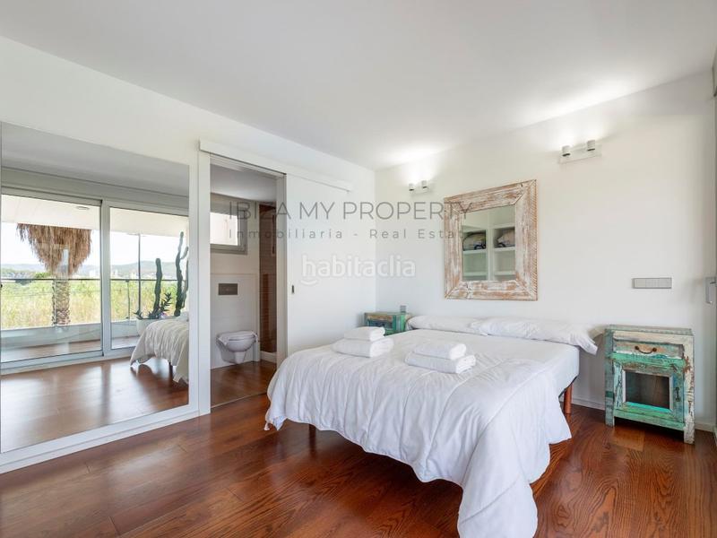 Foto 5a5c2b5f-5104-481b-8e1c-cff486896a52. Lloguer apartament amb aparcament piscina a Marina Botafoc-Talamanca Ibiza