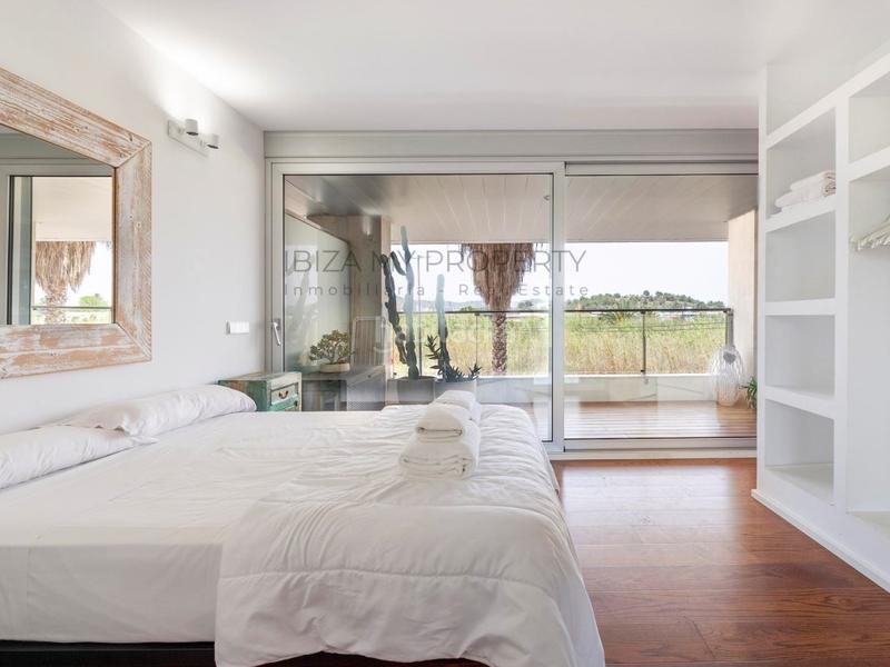 Foto a7383729-f123-42d2-b4b3-5f5597c8c2cb. Lloguer apartament amb aparcament piscina a Marina Botafoc-Talamanca Ibiza