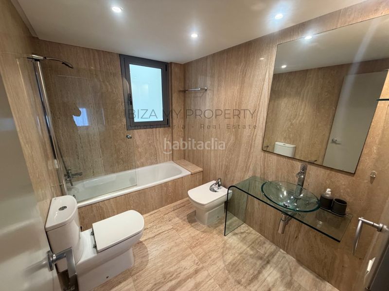 Foto 9a7dd3b9-2067-41b4-b62c-cf2bbbc4437a. Lloguer apartament a Marina Botafoc-Talamanca Ibiza