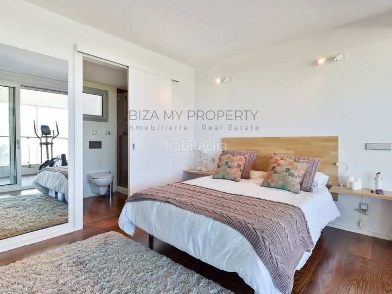 Foto 23ad7fe5-2348-4657-9bde-f7aa151a7a3a. Apartament amb aparcament piscina a Marina Botafoc-Talamanca Ibiza