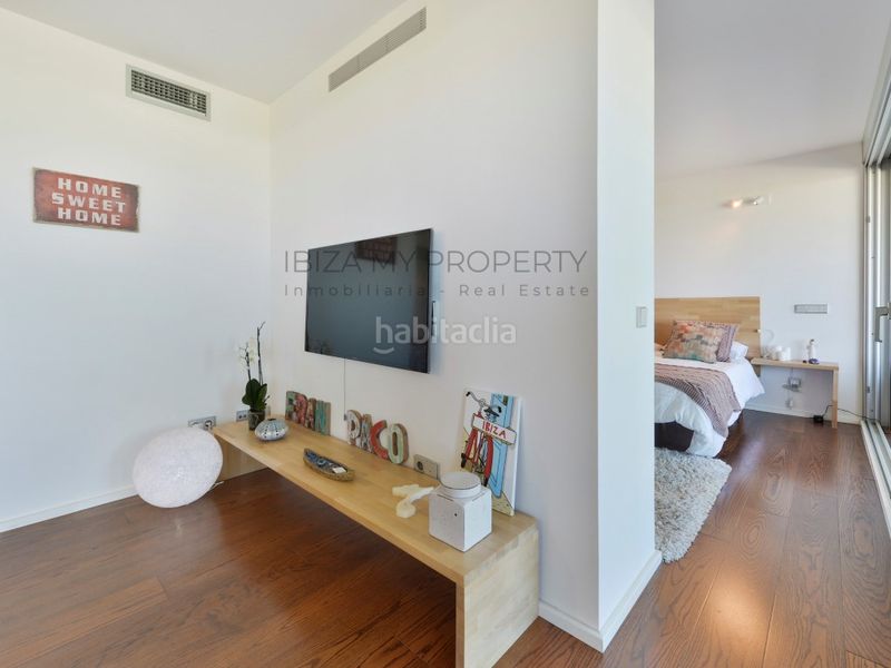 Foto a4b4e6e4-8f35-4ba6-850b-582bb16151eb. Apartament amb aparcament piscina a Marina Botafoc-Talamanca Ibiza