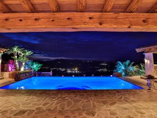 Miete Haus  Calle medinaceli. Exclusiva villa de 5 habitaciones en roca llisa, ibiza