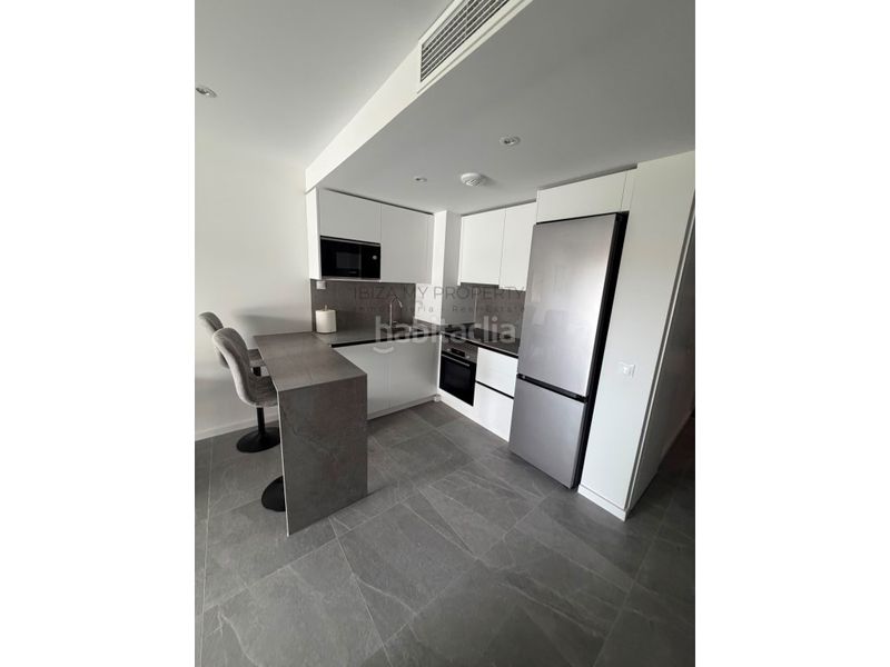 Foto 441f129d-2f15-42f4-9ca3-1f2baf5fc7b1. Lloguer apartament amb aparcament a Ses Figueretes - Platja d'en Bossa - Cas Serres Ibiza