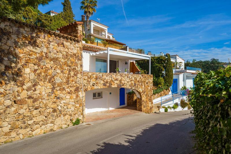 Foto aadc4406-1540-4624-b0d1-9b3064ebff06. Casa con parcheggio piscina in Canyelles Lloret de Mar