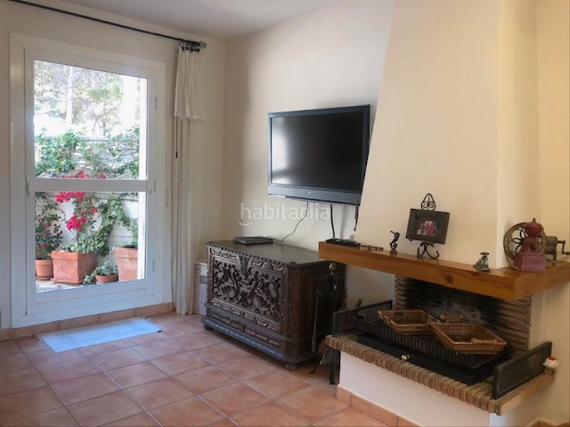 Foto f139bd63-f1f5-470c-9aa2-e4594840d7bf. Casa adossada amb xemeneia aparcament piscina a Altafulla