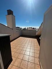 Duplex  Carrer llevant. Apartamento dúplex en la playa