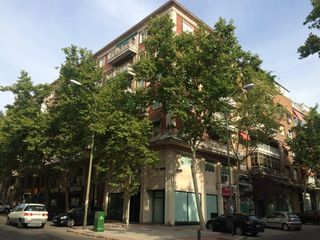 Business premise in Calle de fortunata y jacinta 23