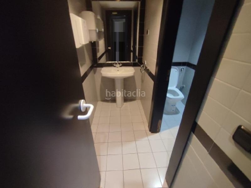 Foto 0226cd65-241e-467c-9070-1529106886e7. Locale commerciale in calle de los altos de saceruela 2 in Madrid