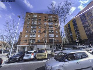Local Comercial a Avenida VERBENA DE LA PALOMA 7