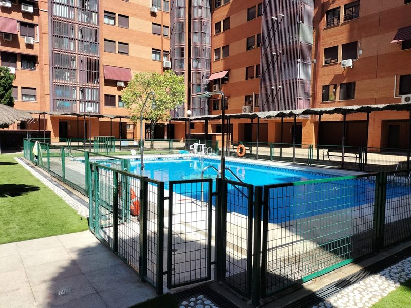 Foto 21cdf466-b672-4ea3-8db1-d6f08ddf687a. Pis amb aparcament piscina a Orcasitas Madrid