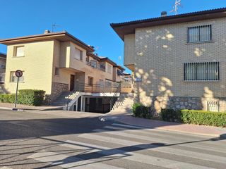Maison jumelée  Calle de santillana del mar 20. Venta de chalet adosado  en calle santillana del mar 20. boadill