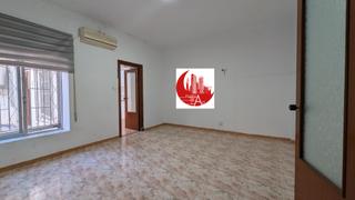 Pis a Los Barreros - Cuatro Santos. Piso en planta baja de 3 dormitorios, patio y cochera incluida!