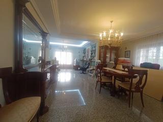 Lloguer Casa a La Puebla. Planta baja en alquiler la puebla con amplio jardín, sotano y se