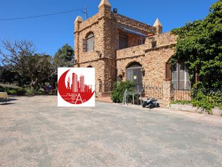 Bauernhof in Perín. Castillo del sigo xix con finca de 83.000m2 en venta , alquiler