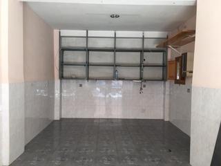 Posto auto in La Unión. Amplia cochera con patio en venta en la unión!!