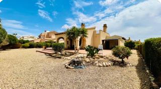Xalet a Hacienda del Álamo Golf. Chalet  en venta de 3 dormitorios, 2 baños y 1020 m2 de parcela