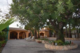 Chalet in Ampolla (L´). Impresionante casa de campo.
