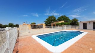Xalet  Diseminado la �orica. Finca con casa y piscina